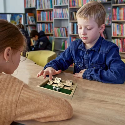 FlapDice™ | Jeu de société à rabats et dés en bois